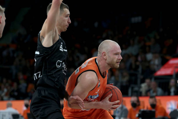 纳攻坚克难 纳攻坚克难