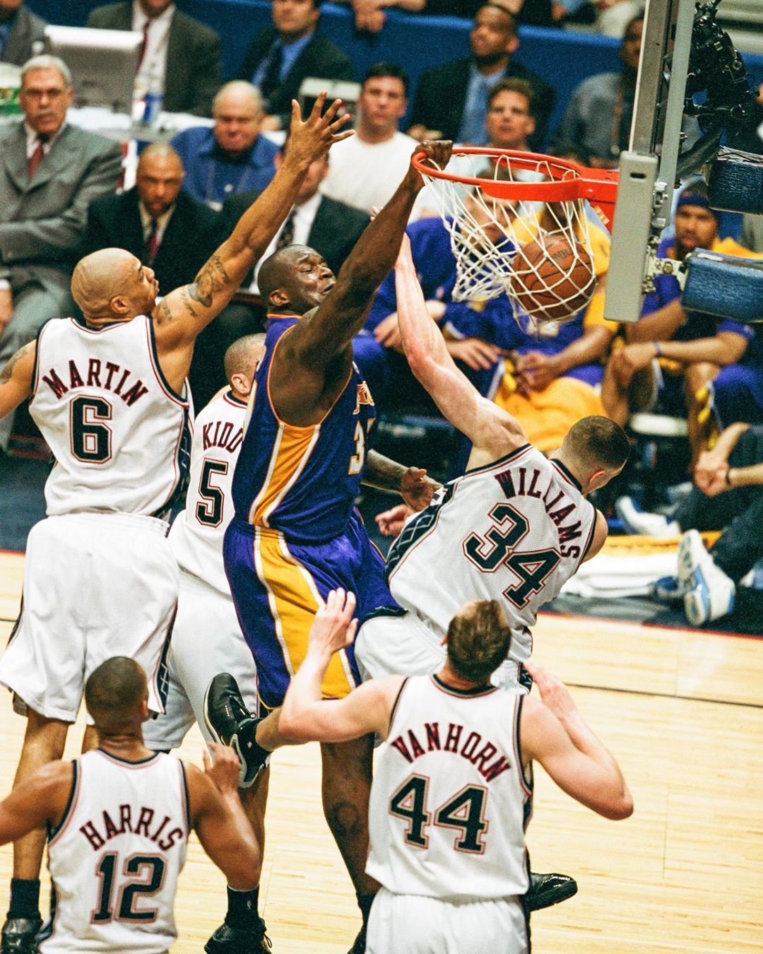 对其予以严 对其予以严